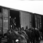 Завантаження ешелону з бійцями НКВД,  що їдуть на фронт. Київ. Серпень 1941