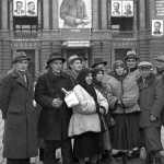 Делегати Народних зборів перед Оперним театром. Львів. 1939