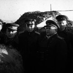 Командувач 1 Українським фронтом М. Ватутін і П. Рибалко на бойових позиціях під Переяславом-Хмельницьким. 1943