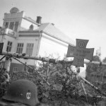Могили загиблих  солдат 15-го полку СС Вестланд Еміля Шваба та Зеппа Шмідта. Гусятин (Тернопільщина). 1942