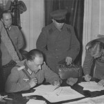Радянські та німецькі офіцери обговорюють лінію демаркації в Польщі. 1939
