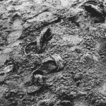 Залишки взуття та одягу розстріляних у Бабиному Яру. Київ. 1943