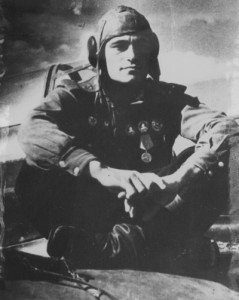 Радянський льотчик-ас – кримський татарин Амет-Хан Султан, двічі Герой Радянського Союзу